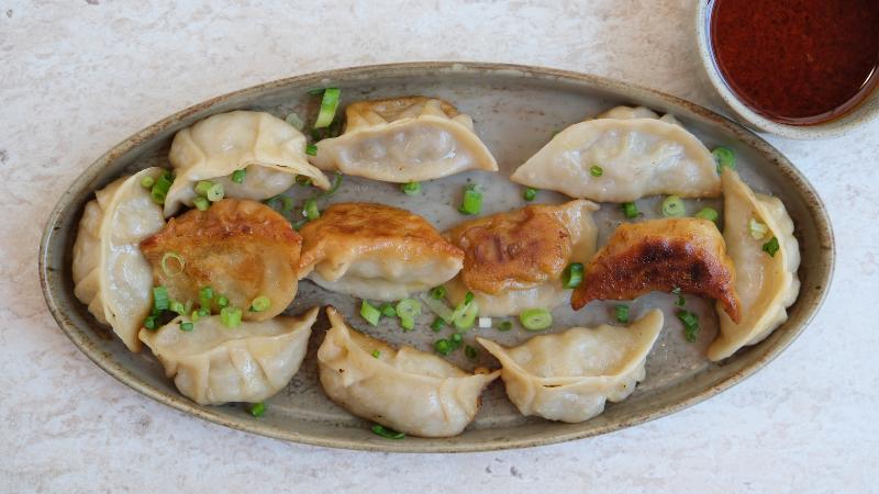 ALTI KIZARMIŞ ETLİ/SEBZELİ GYOZA